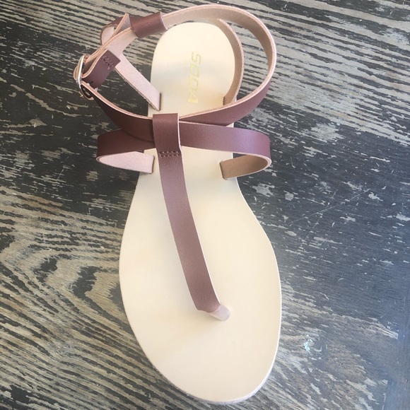 Sandal - Picture 2 of 4